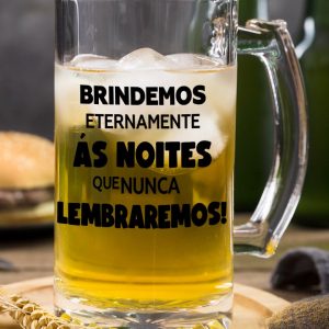 Caneca para cerveja Brindemos às eternas noites que nunca lembraremos
